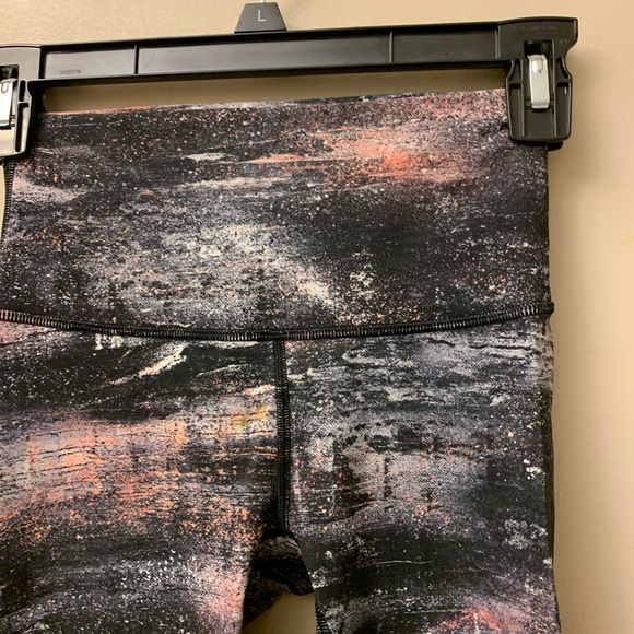 Lululemon - Picture 4 of 6